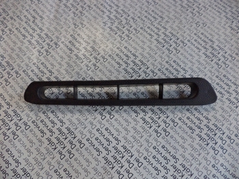 GRIGLIA LATERALE DX CRUSCOTTO 1302 1971-1977